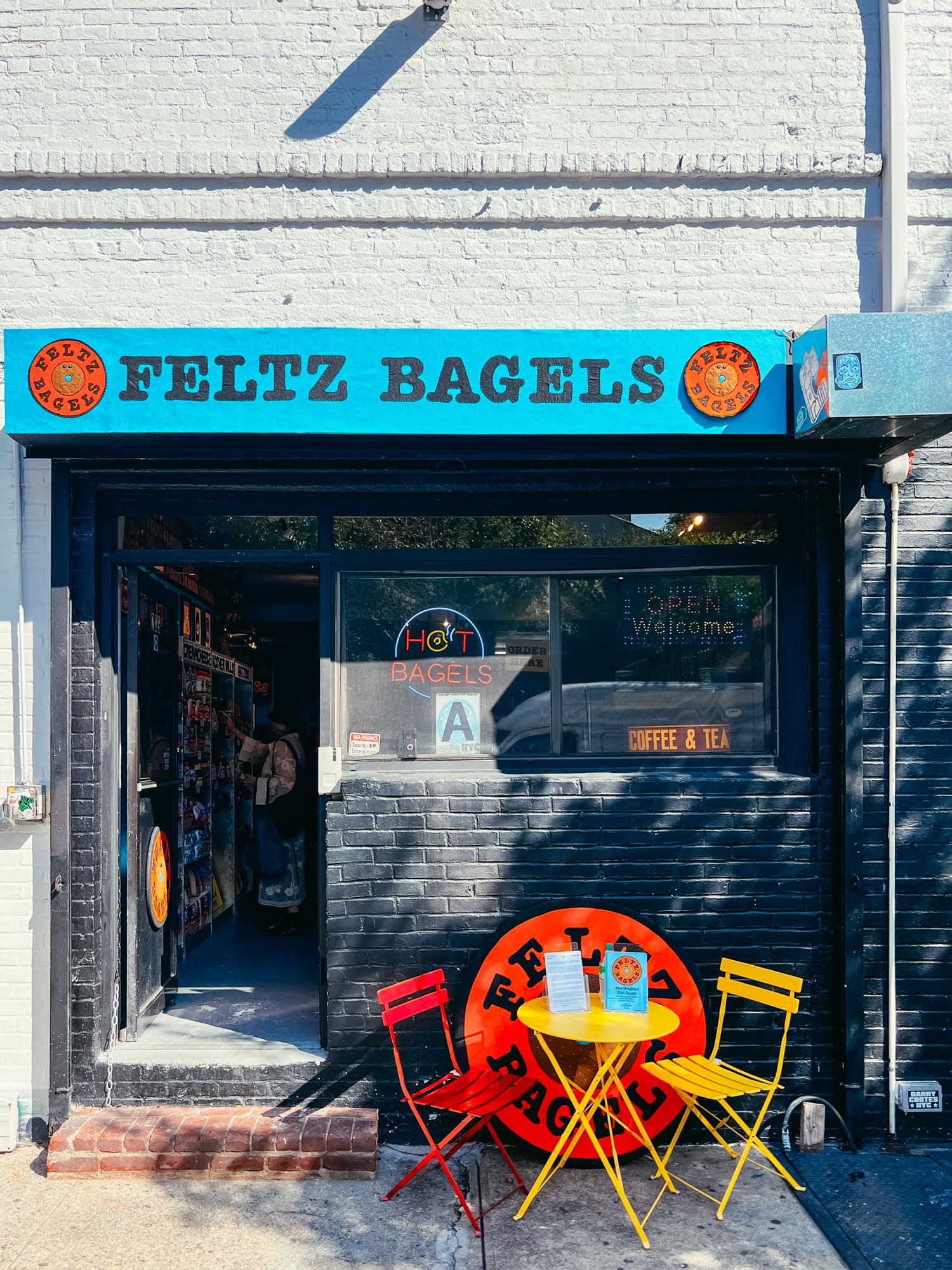 lucy-sparrow-feltz-bagels-01