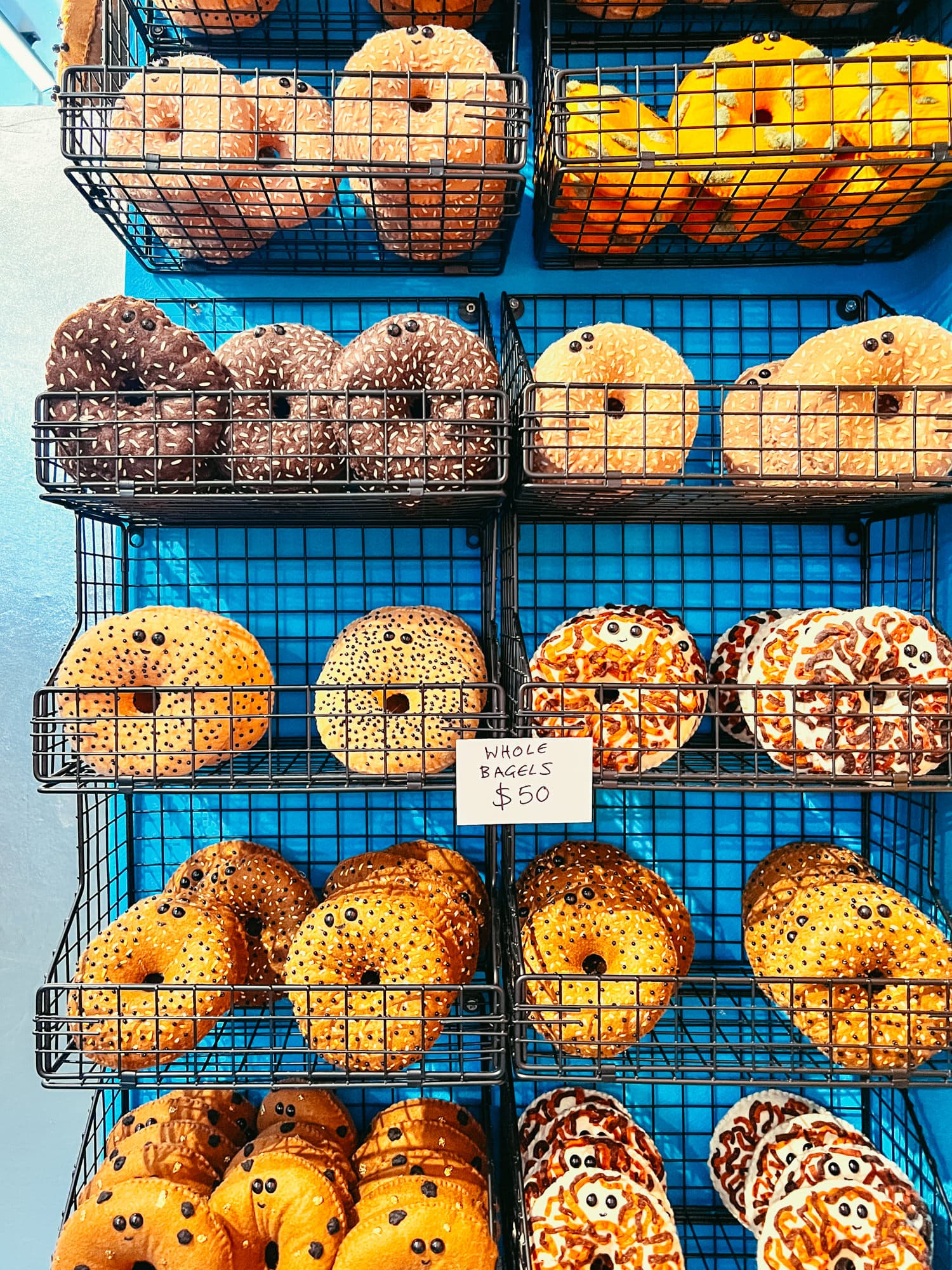 lucy-sparrow-feltz-bagels-06
