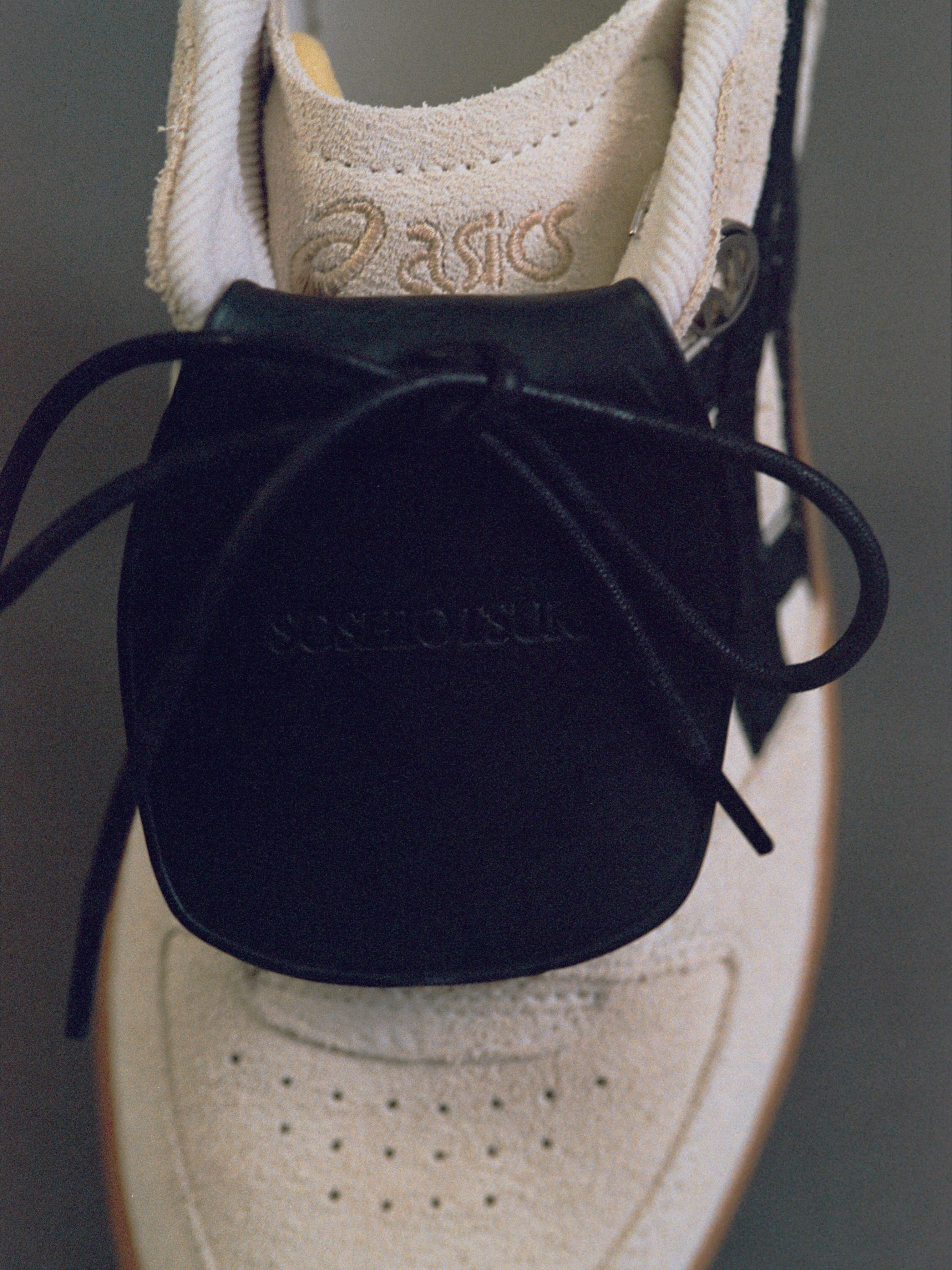 Close-up of the black leather lace cover embossed with the Soshiotsuki name