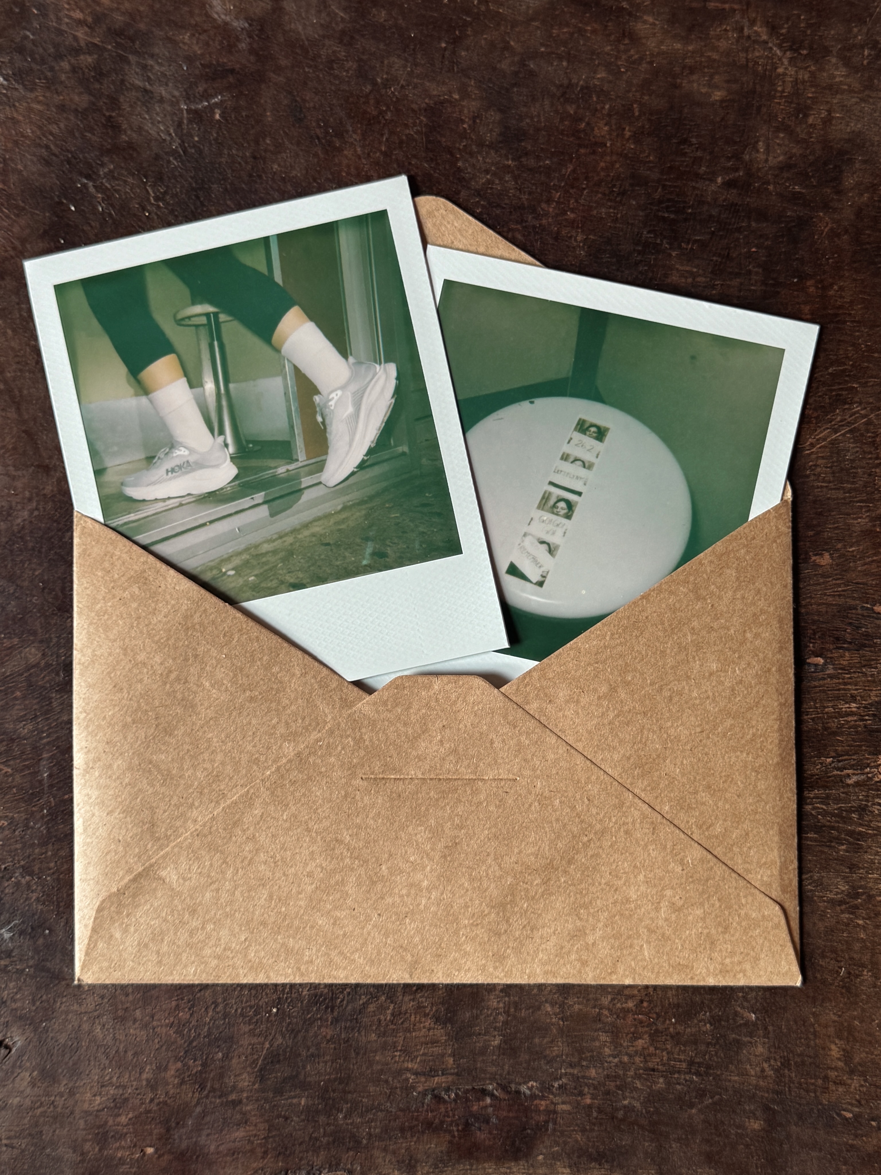 NYウィリアムズバーグでHOKAがOld Friend Photoboothを貸切、無料撮影は11/1まで